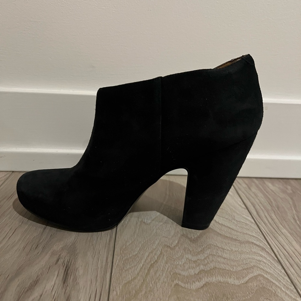 Nine West Black Suede High‑Heel Ankle Boots – Size 8.5